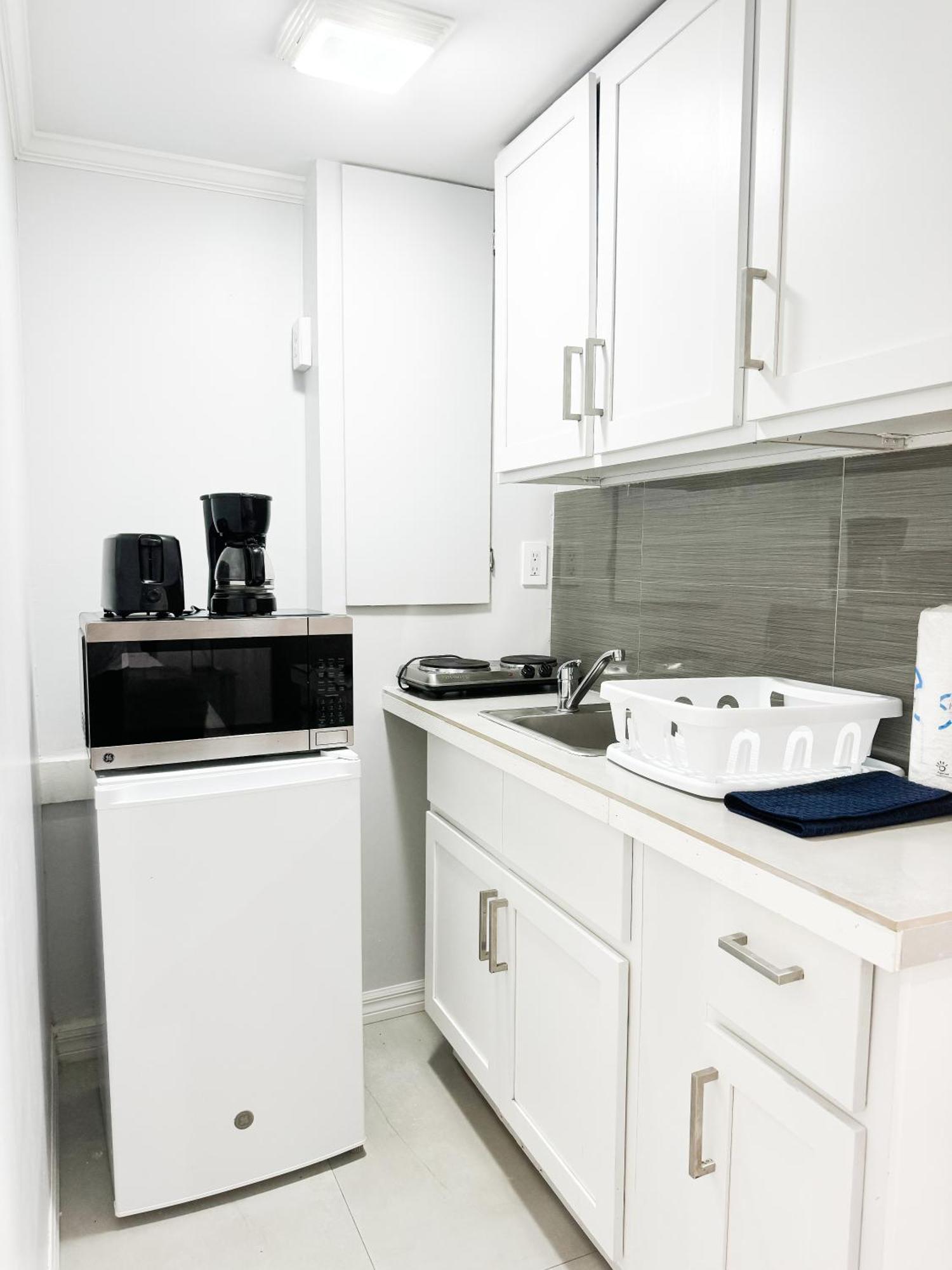 Studio, 100 Feet From The Beach Nassau Exterior photo